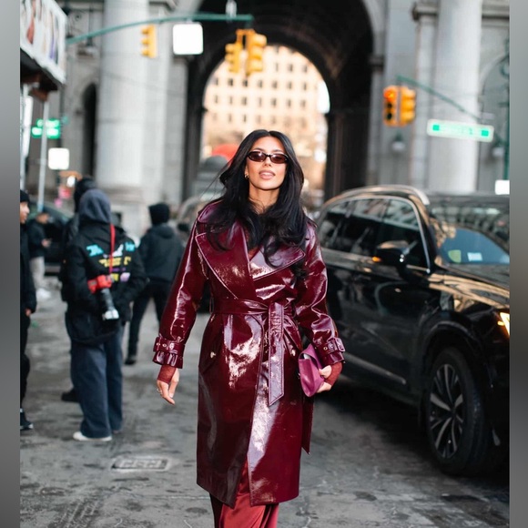 Alice and Olivia NEVADA VEGAN TRENCH COAT color|Oxblood - Picture 8 of 9